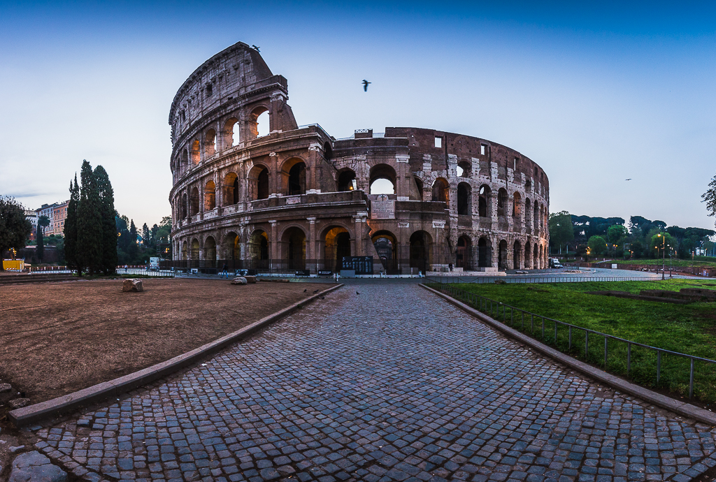Panorámica del Coliseo al amanecer