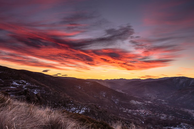 Nubes de colores en el este