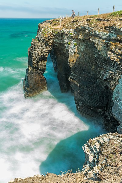 Utilizando un polarizador se obtiene un color más vivo y saturado del mar