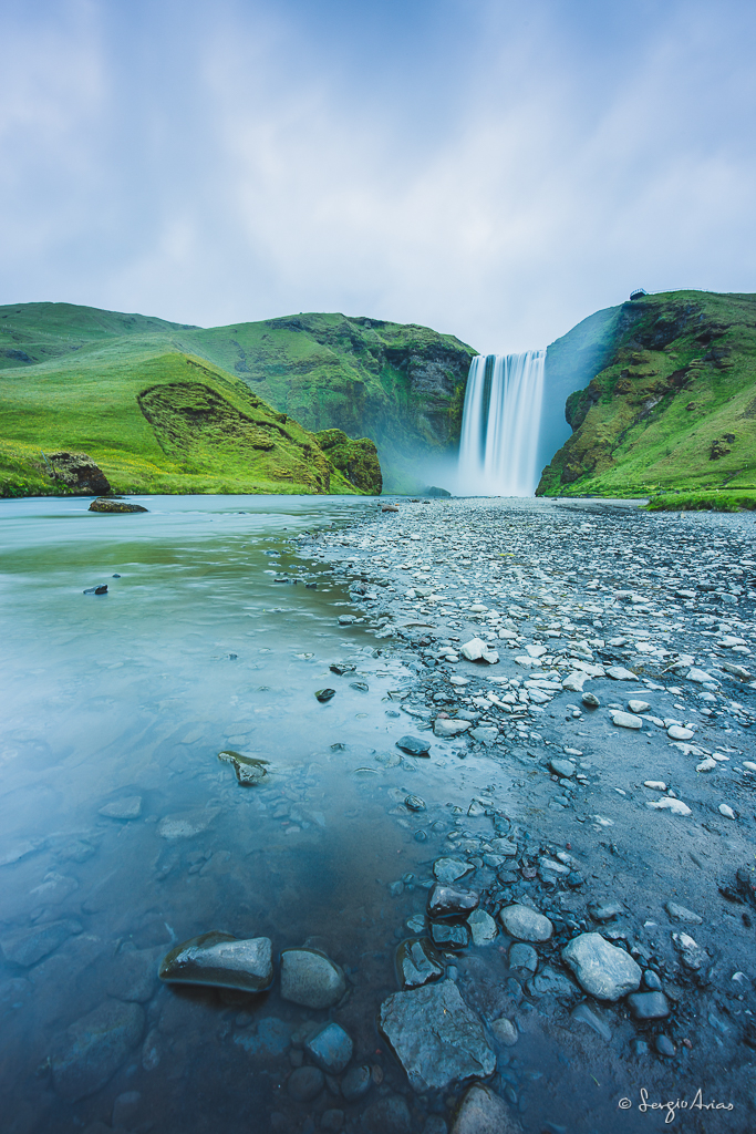 Skogafoss es una de las cascadas más bonitas de Islandia