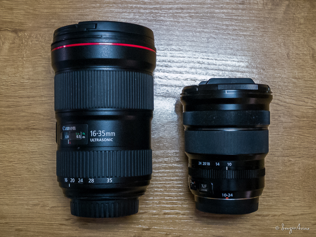 Podemos ver la diferencia entre el Canon 16-35mm y el Fujinon 10-24mm. Son equivalentes, ya que la Fuji tiene un sensor APS-C y hay que aplicar el factor de multiplicación de 1,5x a la distancia focal del objetivo, lo que nos daría un 15-36mm