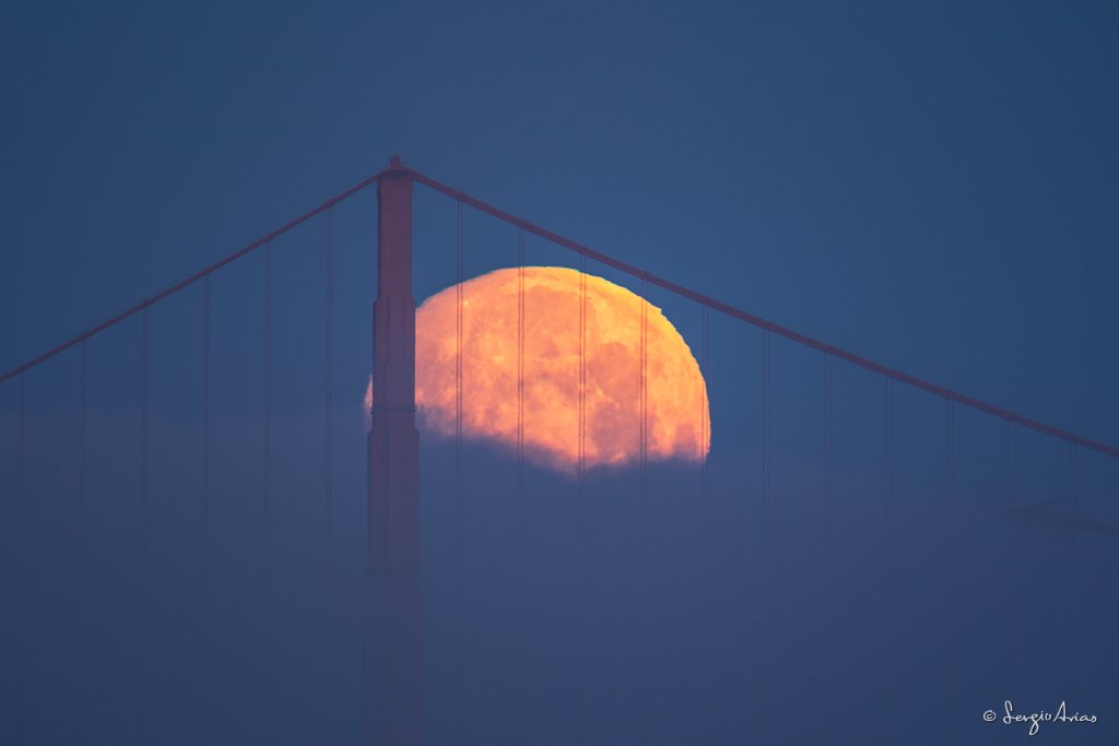 Lee más sobre el artículo Historias de una foto: la Luna sobre el Golden Gate
